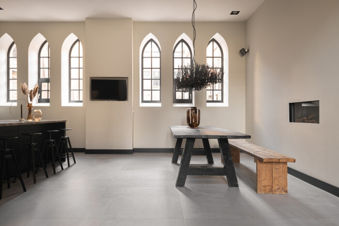 Eerst plinten of eerst PVC vloer leggen - Kan een PVC vloer zonder plinten - Therdex 10051 Stone2 - Knulst Vloeren Amsterdam Utrecht Nunspeet